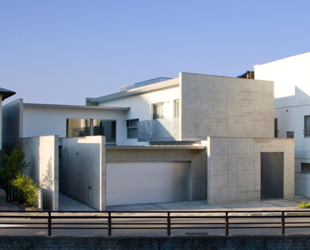 水盤と中庭のあるコンクリート住宅 | HAS（エイチエーエス）建築家と